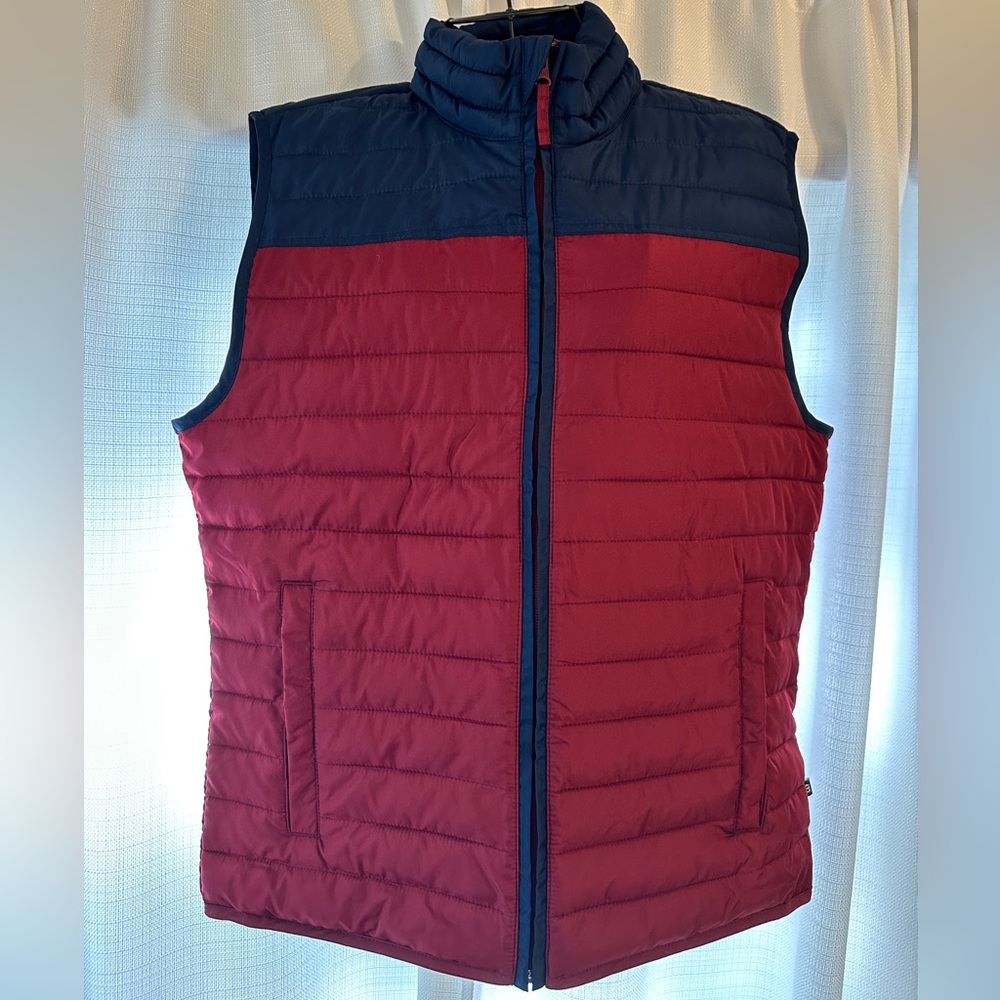 GAP Men’s Size S Maroon and Navy  Light Weight Puffer Vest